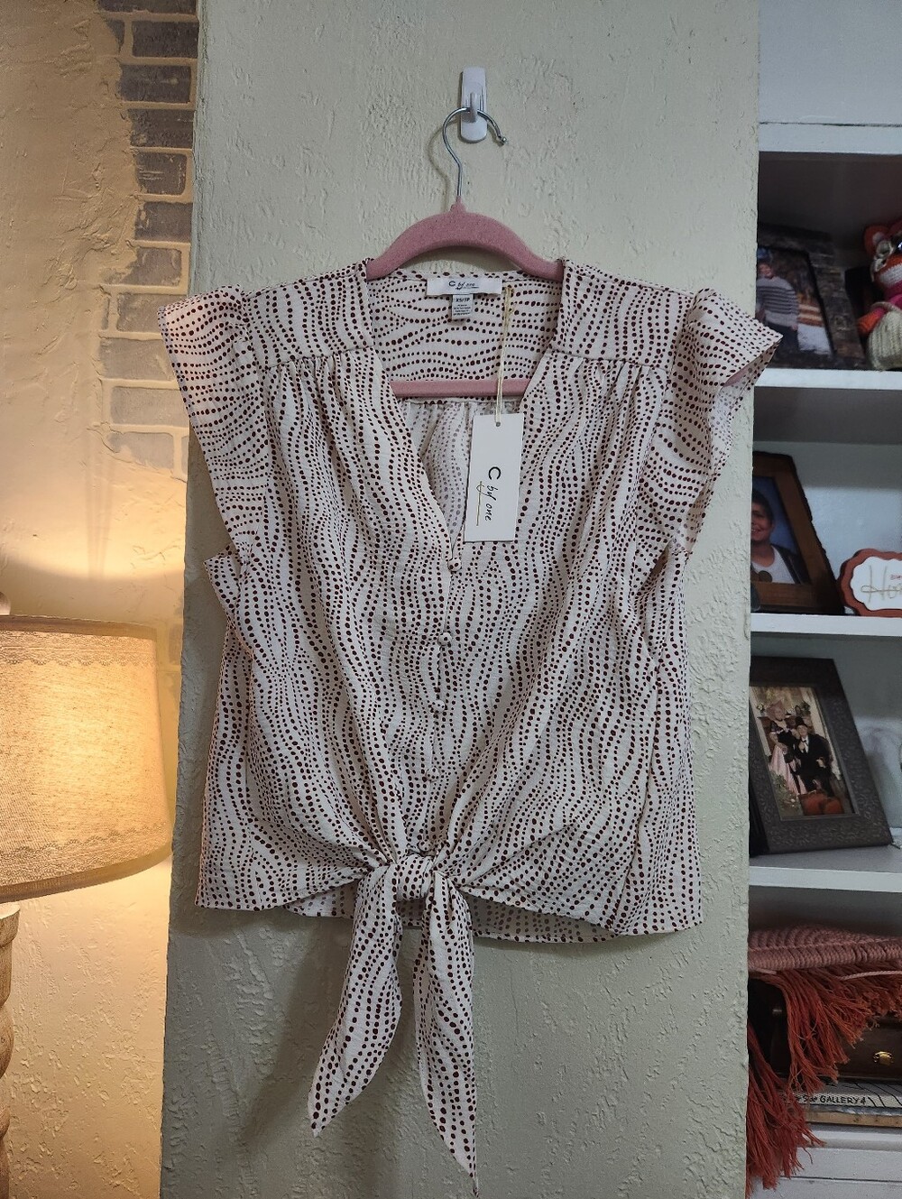 C By One Collective Ivory and Brown Dot-Print Tie-Front Blouse Size Xsmall P2p19